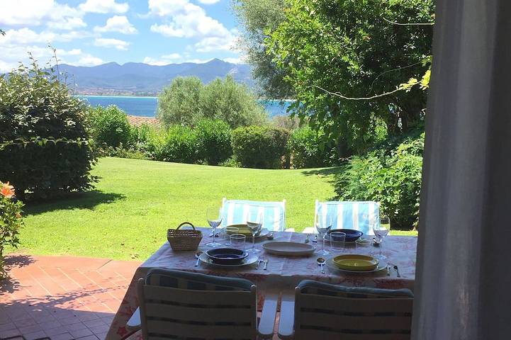 Maison de vacances pour 6 personnes, avec Terrasse ainsi que Jardin et Piscine dans Puntaldia