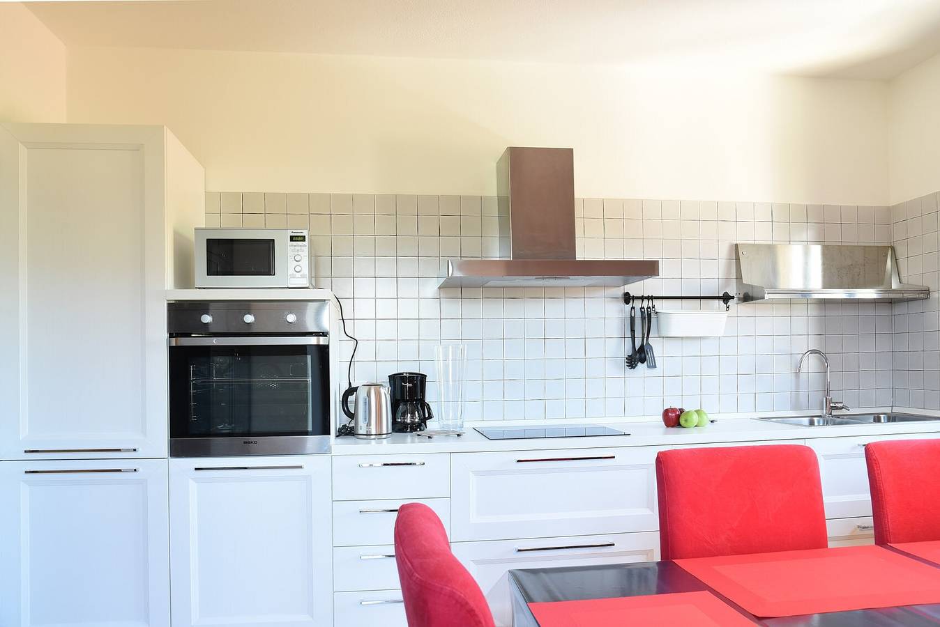 Appartamento intero, Spazioso ed elegante appartamento per vacanze "Mandorlo" con balcone e aria condizionata in Ceole, Riva del Garda