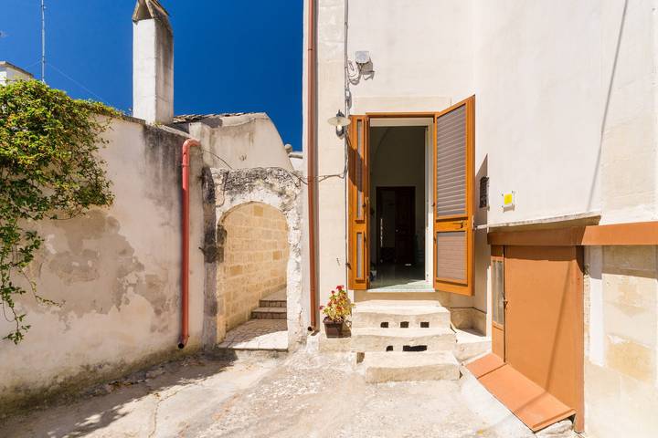 Entire apartment, Apartment 'Casa Nadia B7' with Private Terrace, Wi-Fi, and Air Conditioning in Botrugno, Lecce Province