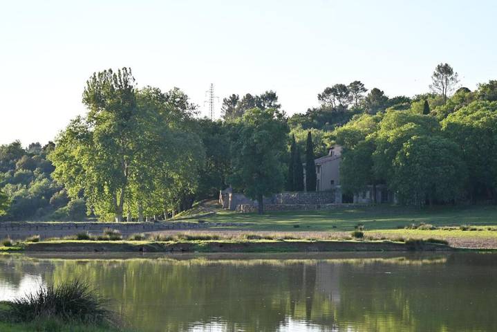Chambre d’hôte pour 2 personnes, avec piscine et jardin ainsi que vue et vue sur le lac