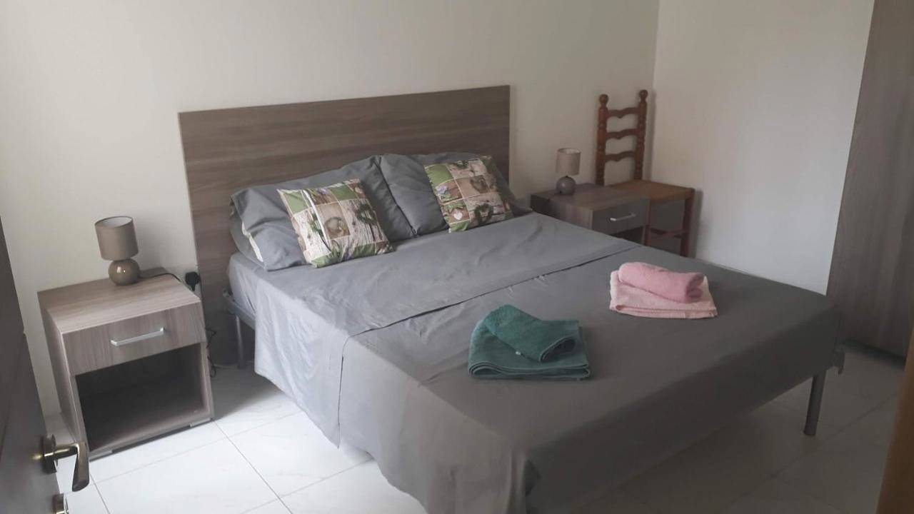Appartement de vacances entier, Seafront Room in Msida, Île de Malte