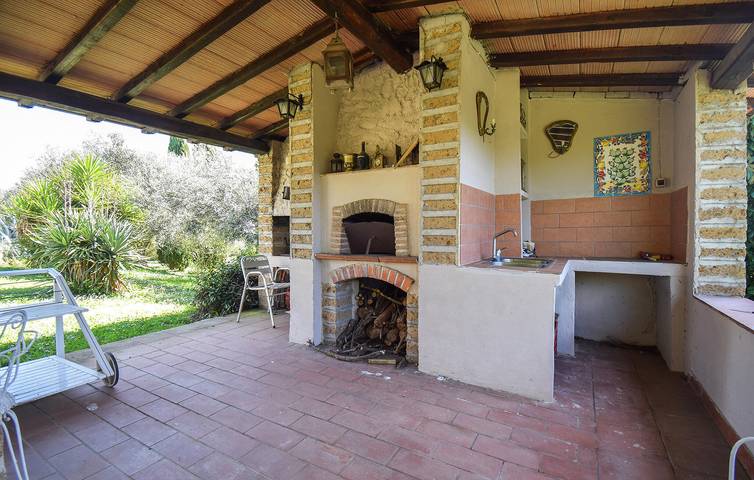 Gemütliche Unterkunft, 2 km von Monterosi entfernt: Pool, WLAN, Garten und Parkplatz inklusive in Monterosi, Braccianosee