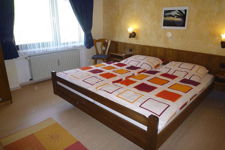 Ferienwohnung für 2 Personen, mit Balkon und Whirlpool in Bad König - 2