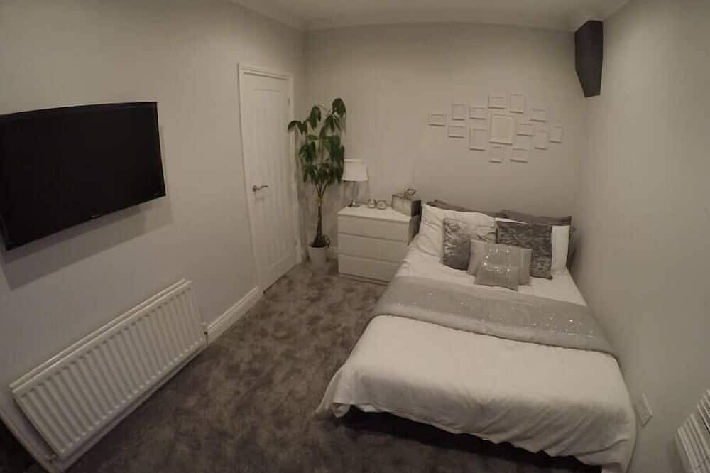 Essex House| Bedroom Tv| Fast Wifi| Workstays Uk in Middlesbrough, North East England
