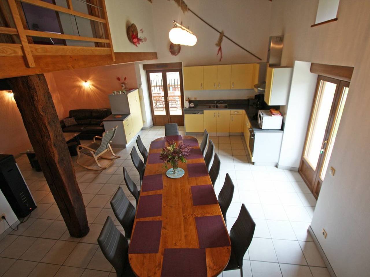 Gîte spacieux avec terrasse, confort moderne dans un cadre verdoyant et propice aux balades. in Harsault, La Vôge-les-Bains