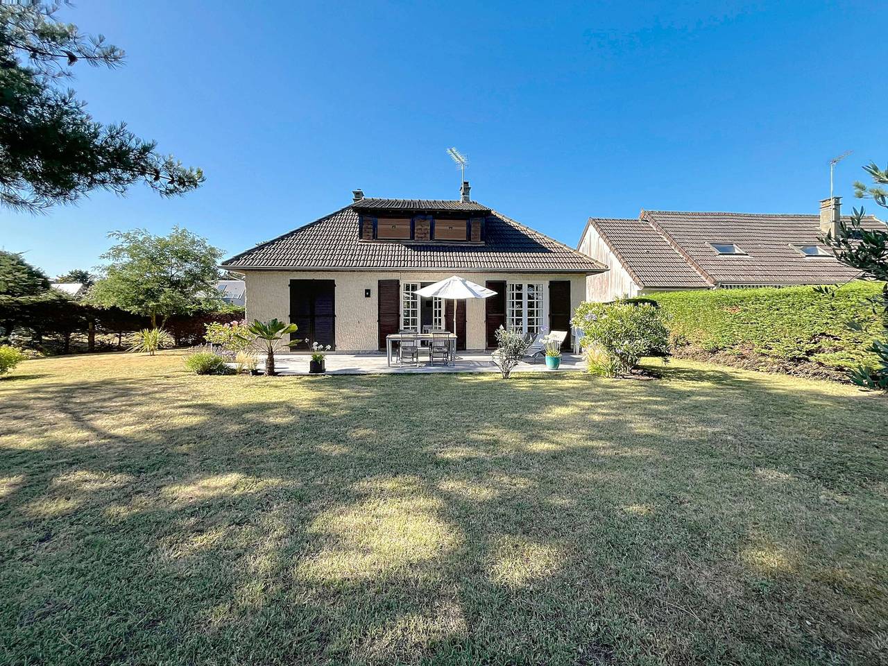 Casa cómoda con terraza cerca de la playa, tranquila, para 6-8 personas in Saint-Pair-sur-Mer, Côte de la Déroute