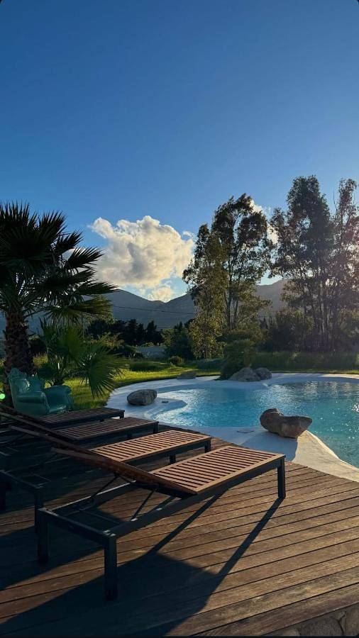Villa pour 8 personnes, avec piscine et bassin pour enfant ainsi que jardin et vue, animaux acceptés