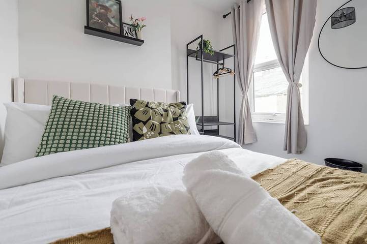 Modern 4bedroom City Home Near Lfc in Liverpool, Merseyside
