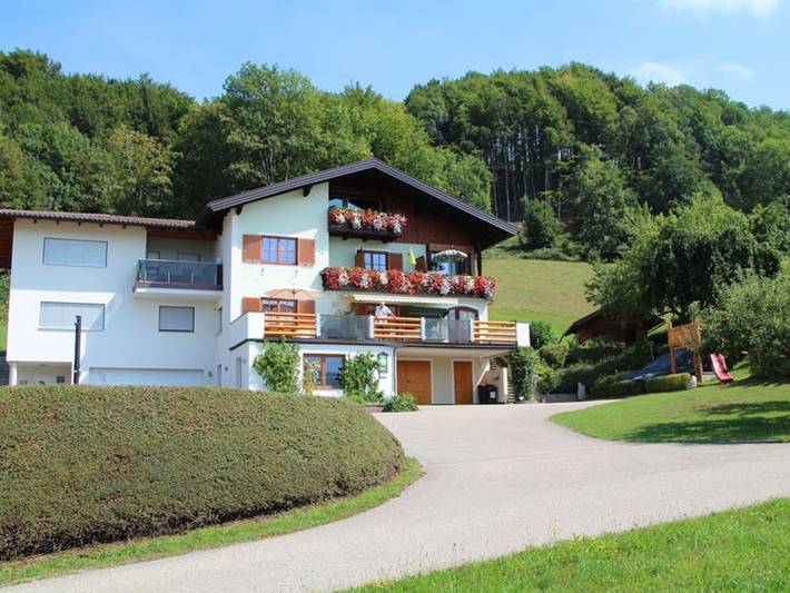 Ferienwohnung für 3 Personen, mit Balkon und Garten sowie Seeblick im Salzkammergut - 2