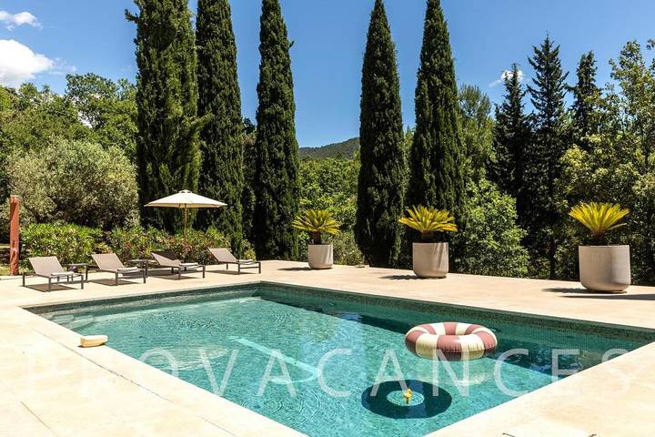 Villa for 6 personer, med Balkon/Terrasse og Have samt Pool i Bargemon
