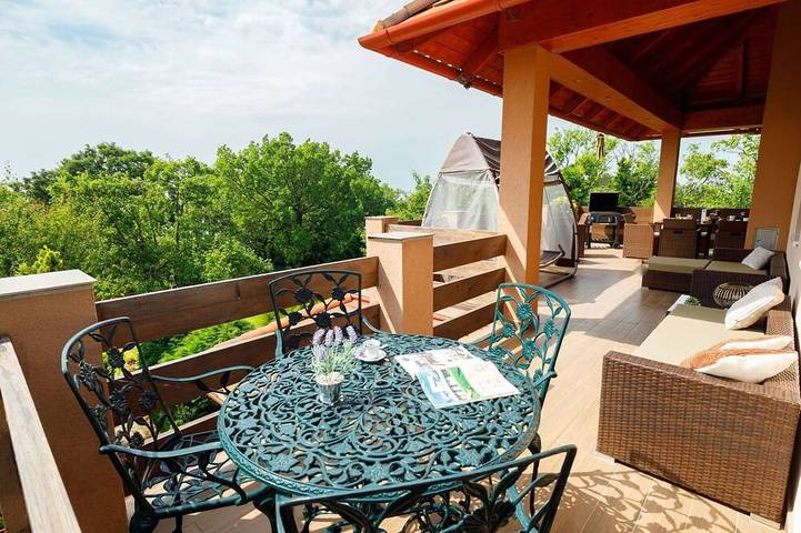 Atemberaubendes  Ferienhaus für 6 Gäste mit  W-Lan, Tv und Terrasse in Revfülöp, Balaton Region