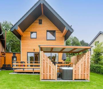 Gîte pour 5 personnes, avec jacuzzi et jardin ainsi que sauna et piscine, adapté aux familles à Butgenbach