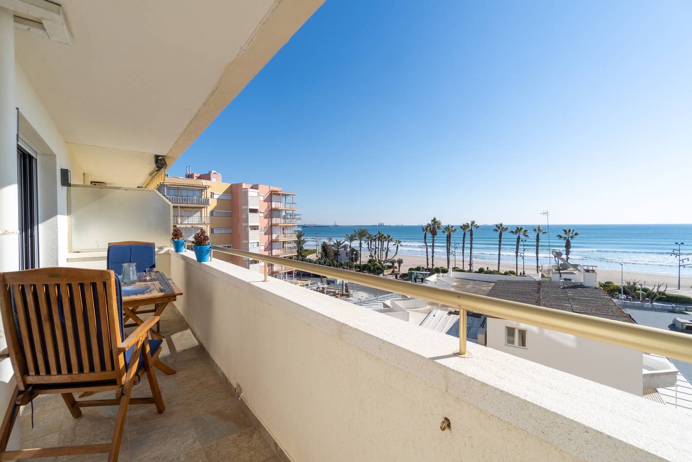 Entire apartment, La Pineda | 1 Línea Mar | Piscina | Terraza | Wifi in La Pineda, Platja de la Pineda