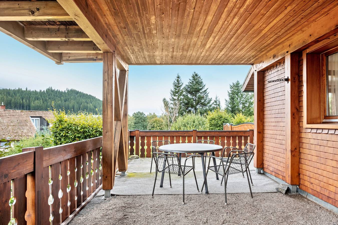 Entire apartment, Apartment 'Hüsli' with Mountain View, Shared Terrace and Wi-Fi in Suedlicher Schwarzwald, Titisee-Neustadt