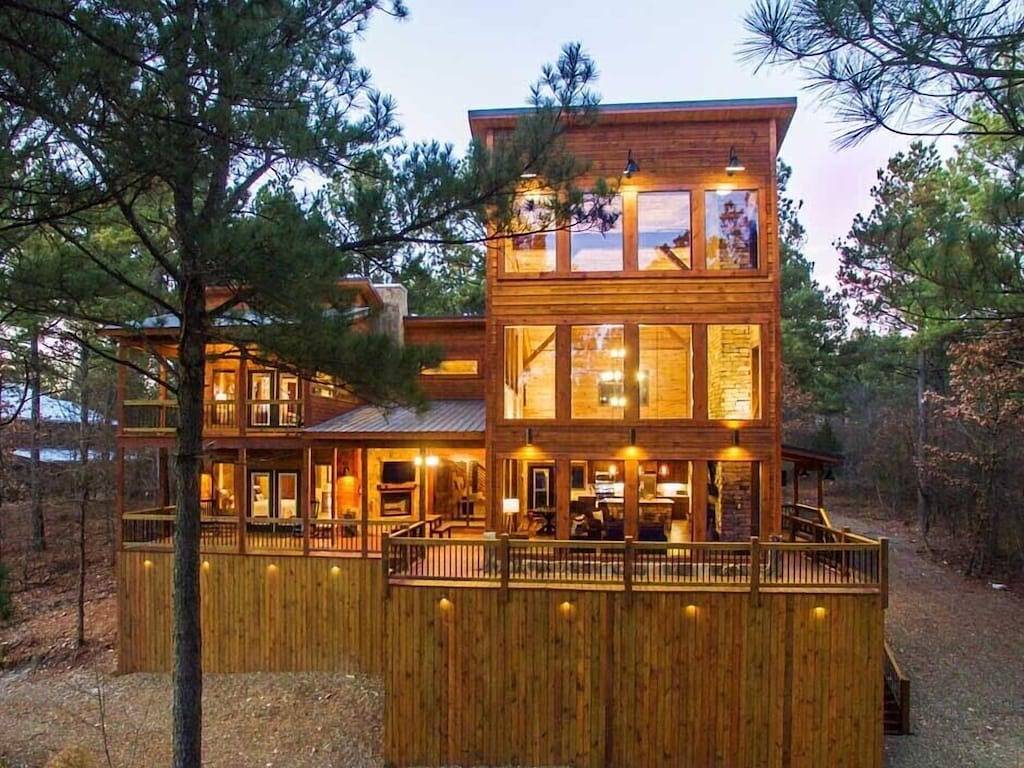 \"Rustic Heights Cabin\" Modern Luxury, w Beautiful Views, Pets in Broken Bow, Broken Bow Lake