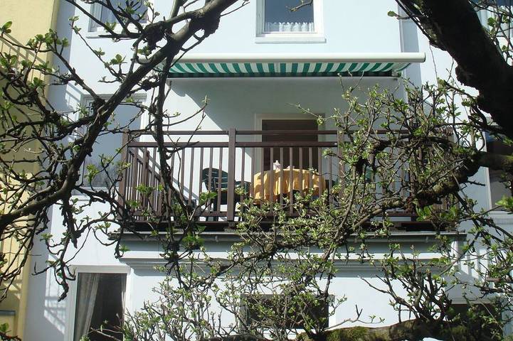 Ferienwohnung für 5 Personen, mit Balkon und Whirlpool sowie Garten und Pool in Hamburg-Nord