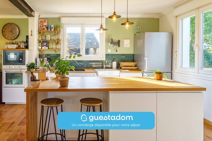 Location de vacances pour 6 personnes, avec jardin, adapté aux familles à Plogastel-Saint-Germain