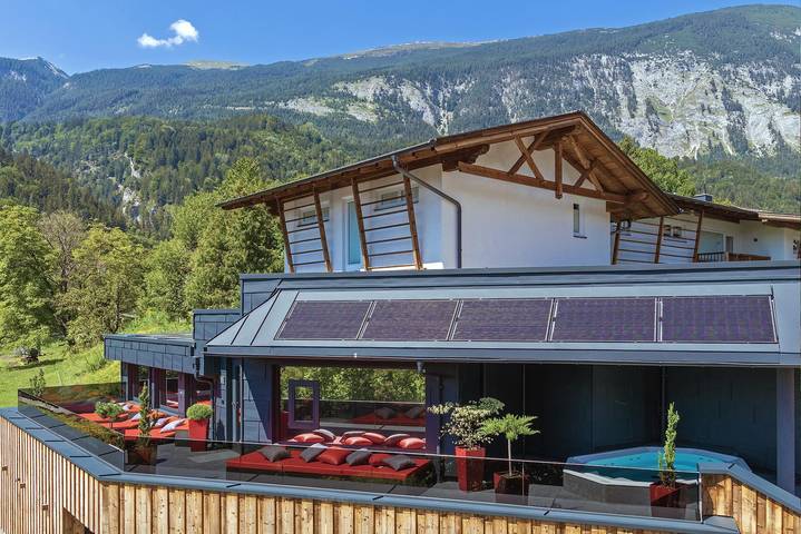 Ferienwohnung für 6 Personen, mit Balkon und Whirlpool sowie Garten und Pool in Stans