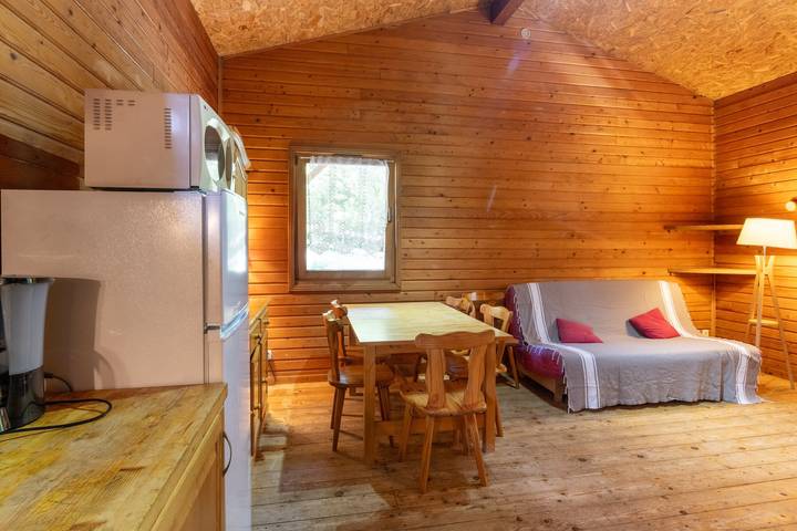 Pensione 'Chalet Orange' con balcone e Wi-Fi in Darbres, Ardèche