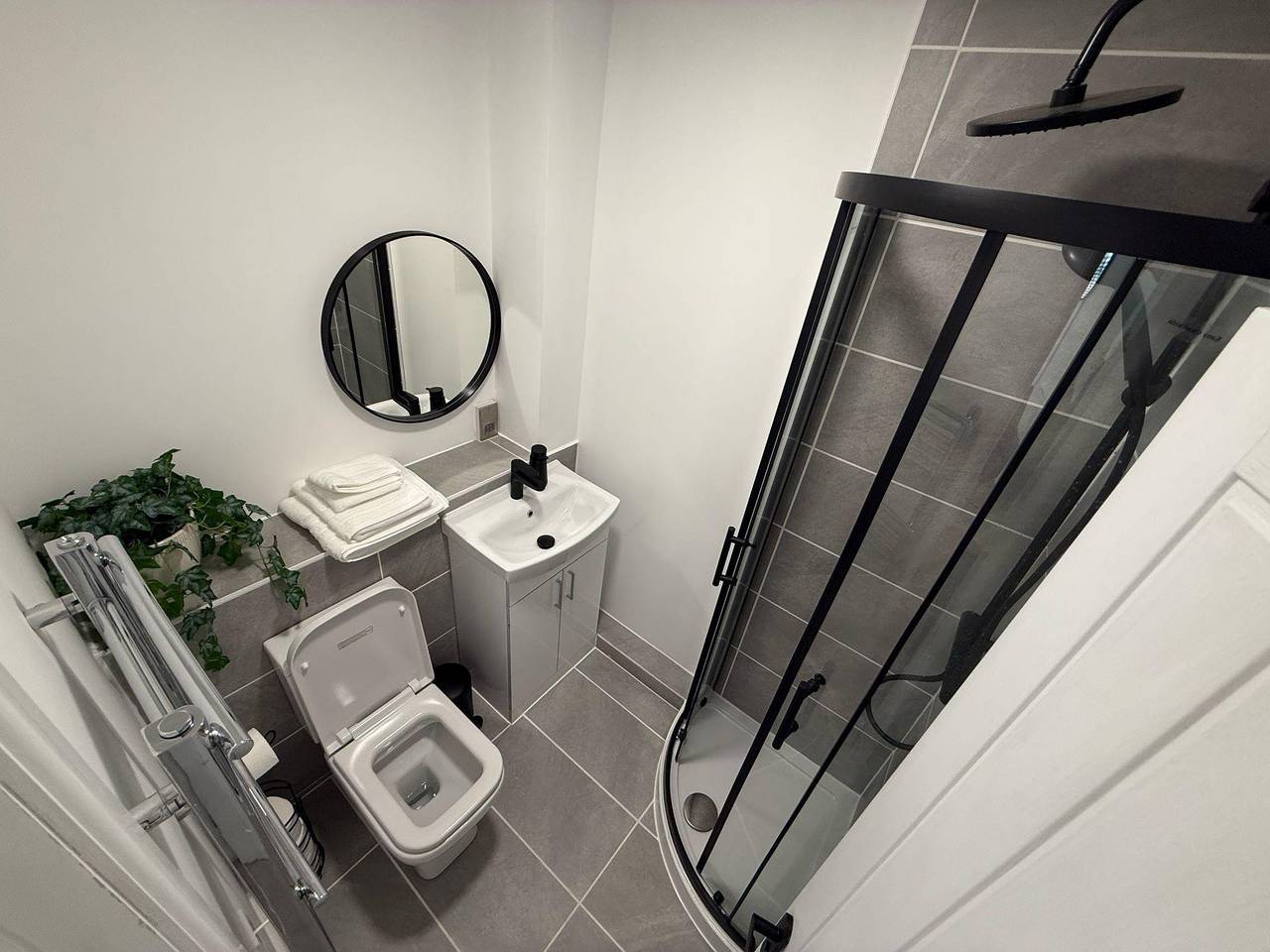Studio entier, Brand New Renovated- Free Parking- Garden- Smarttv in Woodley, Berkshire
