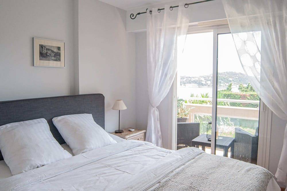 Hel leilighet, 07. Terrace with stunning view of the sea and Cap Ferrat, one bedroom apartment. in Villefranche-sur-Mer, Middelhavskysten (Frankrike)