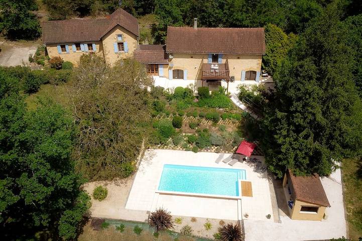 Location de vacances pour 10 personnes, avec jardin à Saint-André-d'Allas