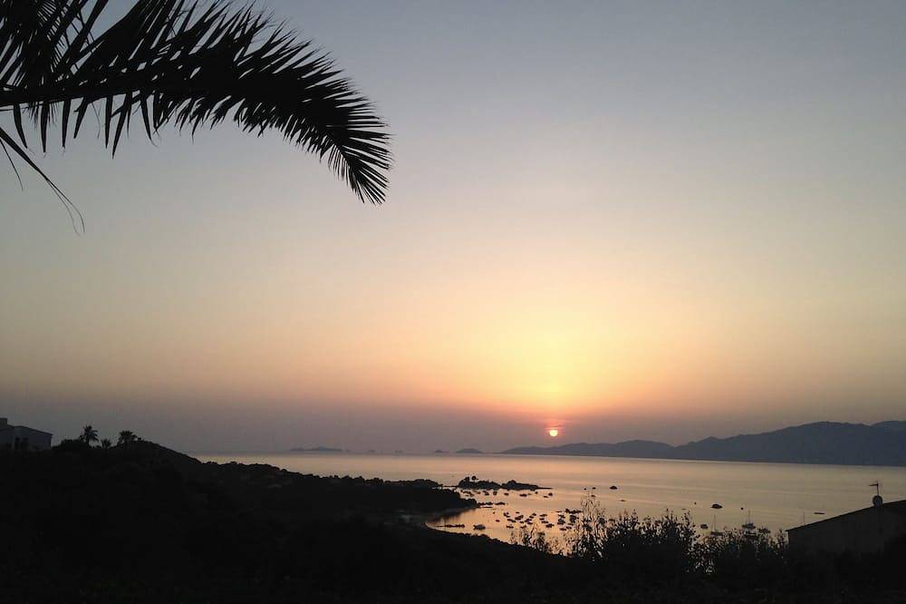 Ganze Wohnung, 5 bedroom house 12 minutes walk from the sea Exceptional 180° view Quiet in Pietrosella, Ajaccio und Umgebung