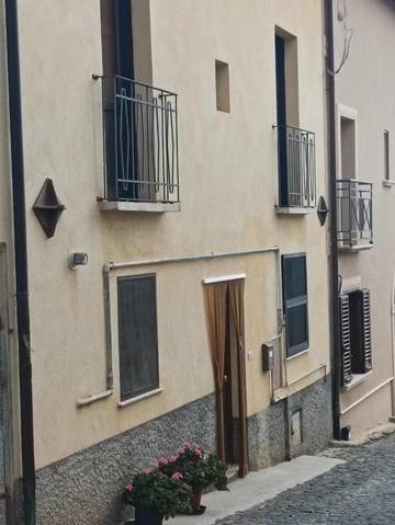 Gîte pour 5 personnes, avec balcon à Barisciano