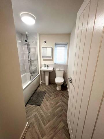 Holiday Rental for 5 People in Bradford, West Yorkshire, Photo 4