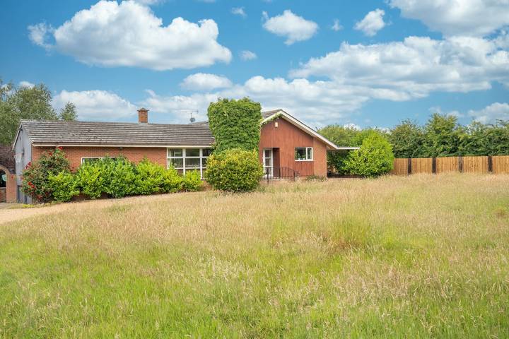 Country house for 10 people, with garden and lake view, child-friendly in Norfolk