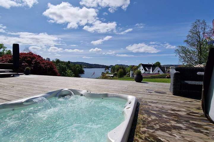 Villa for 19 personer, med jacuzzi i Bergen