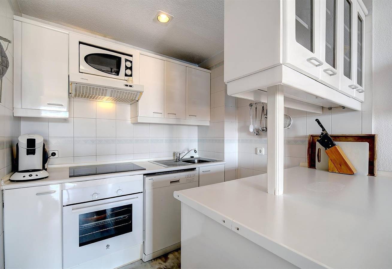 Ganze Wohnung, Ferienwohnung "Boulevard 105" mit Meerblick, Pool, Wlan, A/C, Balkon & Garten in Estepona, Costa del Sol