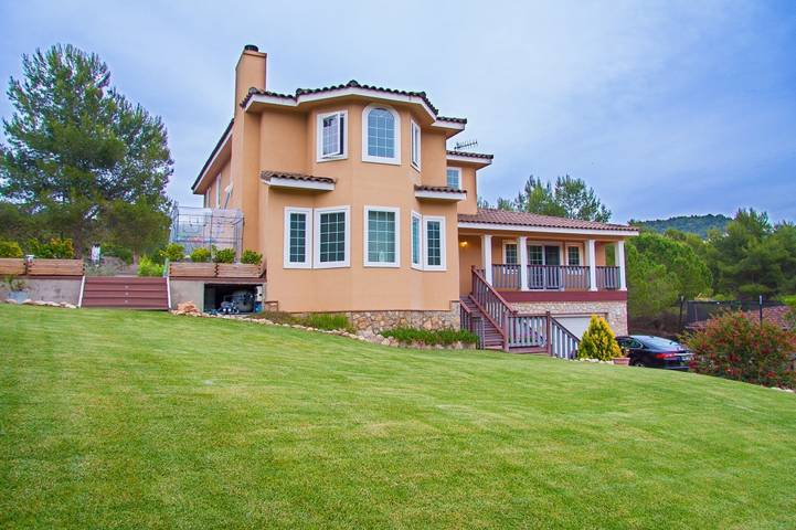 Chalet para 8 personas, con piscina para niños además de jardín y jacuzzi, Se admiten mascotas en Cataluña - 3