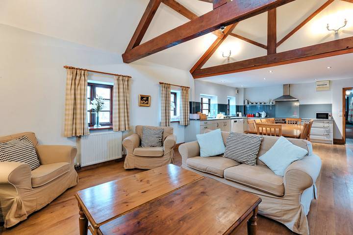 Holiday rental for 12 people, with pool and terrace as well as garden in Shropshire Hills