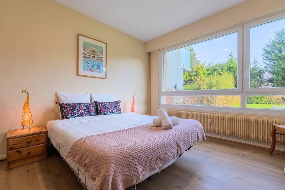 Entire apartment, 2 Br apartment with parking, 5 minutes from Lille in Marcq-en-Barœul, Lille region