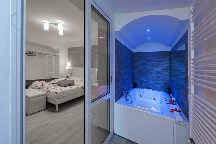 Chambre d’hôte pour 2 personnes, avec Jacuzzi ainsi que Terrasse et Vue à Pompei