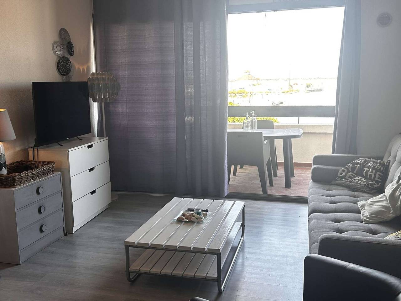 Apartamento entero, Apartamento T3 con balcón y parking, acceso a piscina, áreas deportivas in Le Barcarès, Côte d'Améthyste