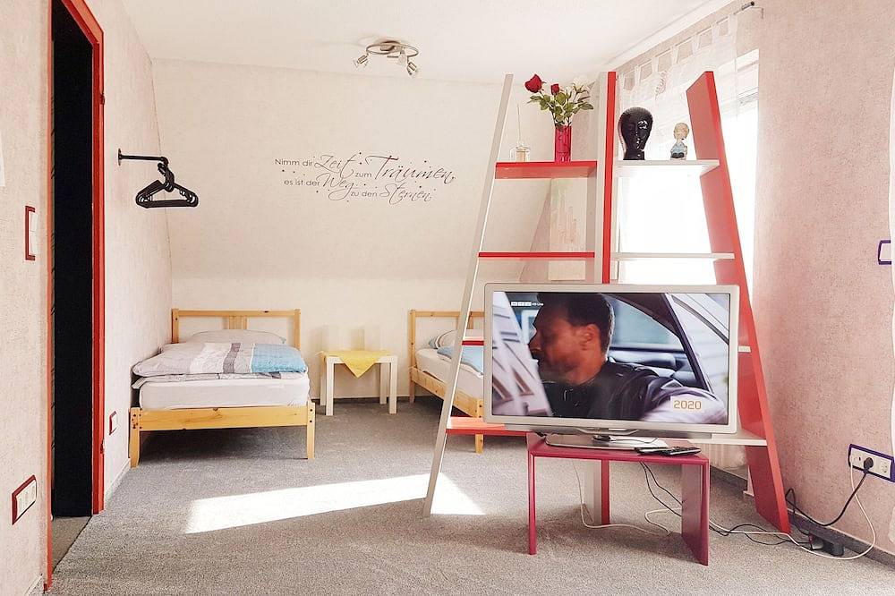 Ganze Wohnung, Ferienwohnung Kochel, 44 qm, mit Wohn-/Schlafraum, Balkon mit Blick in Garten in Gifhorn, Landkreis Gifhorn