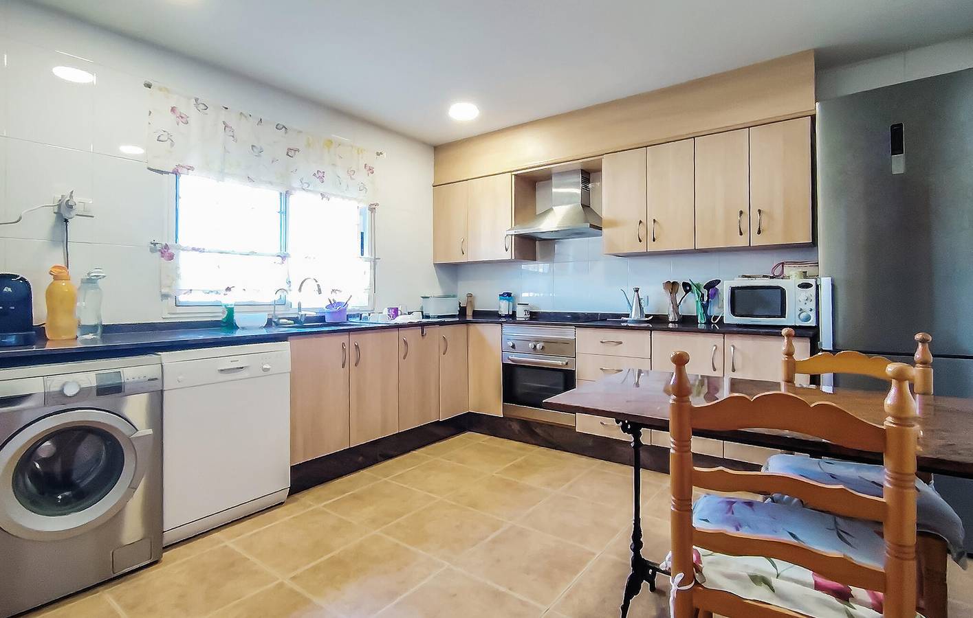 Xàtiva Poolside Retreat - AC, Parking, Terraza in Játiva, Provincia de Valencia