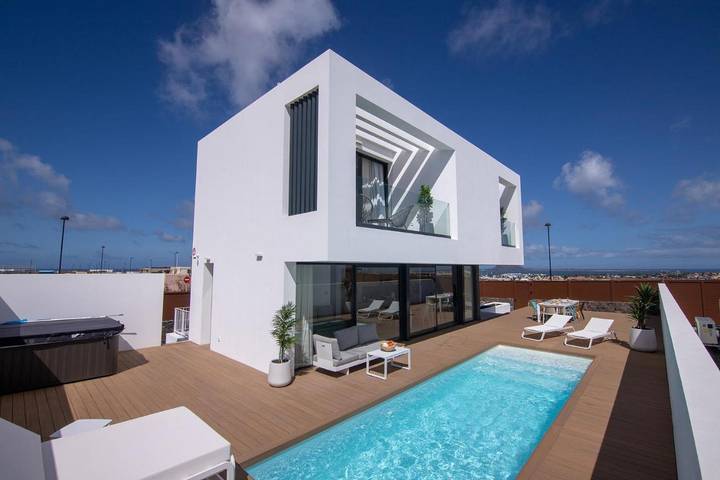 Villa für 8 Personen, mit Pool und Terrasse sowie Whirlpool und Garten auf Fuerteventura