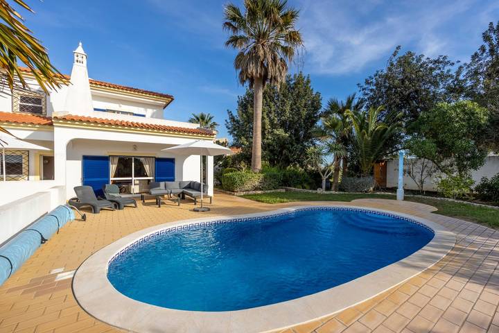 Casa de férias para 6 pessoas, com jardim, adaptado a crianças em Boliqueime