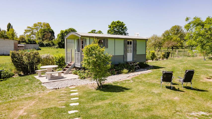 Gîte pour 2 personnes, avec jardin à Lanchères