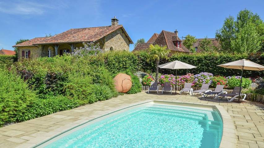 Villa pour 10 personnes, avec terrasse ainsi que jardin et piscine