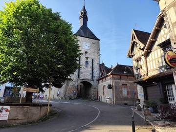 Gîte pour 3 personnes, avec terrasse et vue, animaux acceptés à Bourbon-Lancy