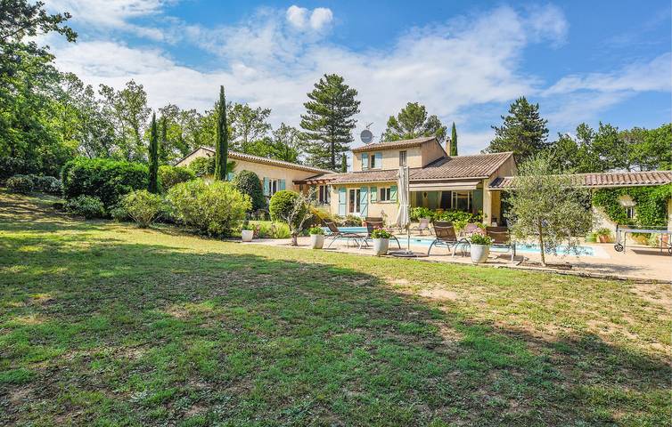Location de vacances pour 10 personnes, avec terrasse ainsi que piscine et jardin à Callian - 2