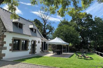 Gîte pour 6 personnes, avec jardin, animaux acceptés à Broualan