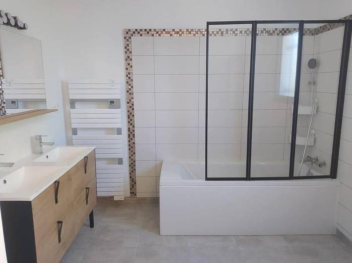 Location de vacances pour 8 personnes, avec terrasse ainsi que piscine et jardin à Vailhauquès - 3