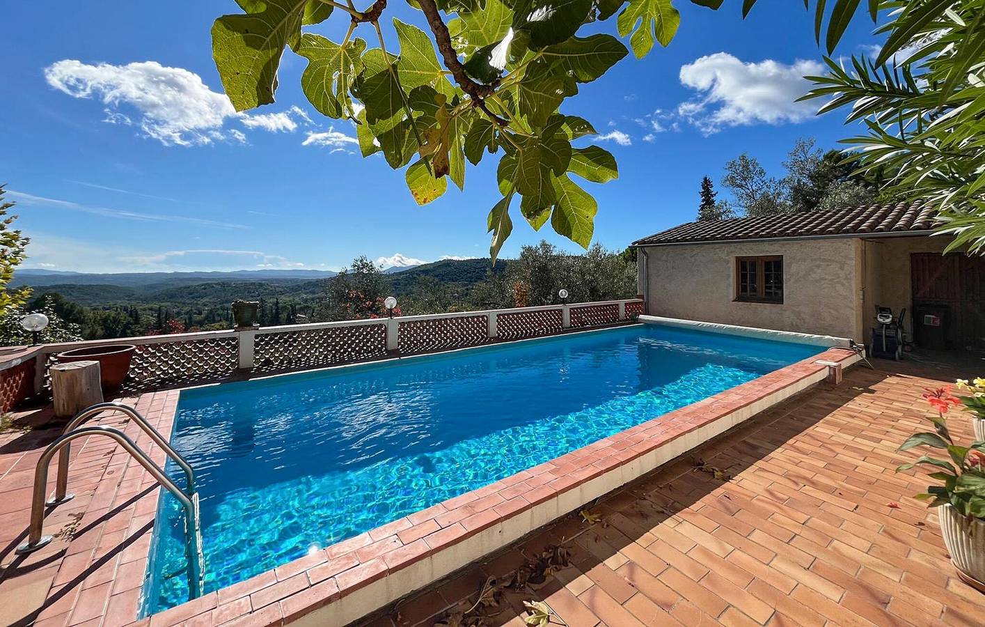 Acogedor apartamento con piscina y aparcamiento, cerca de Seillans in Seillans, Region de Draguignan