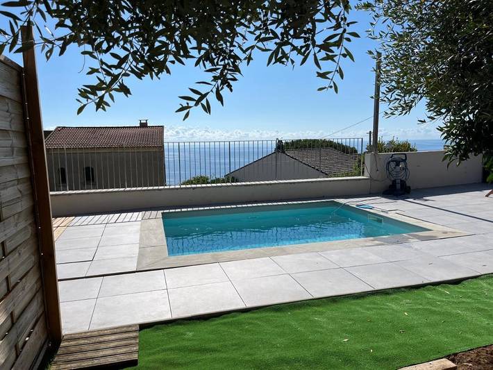 Appartement de vacances pour 4 personnes, avec jardin ainsi que vue et piscine
