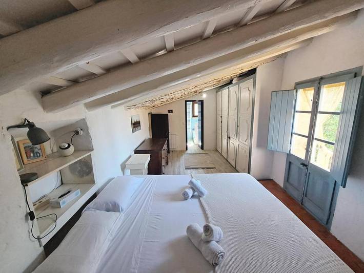 Location de vacances pour 8 personnes, avec terrasse ainsi que vue et piscine à Bellcaire d'Empordà - 4